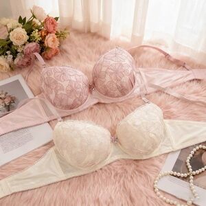 5 bras for $46! US-32C/JP-D70 Japanese Flower Embroidery Super Push Up Bra NWT